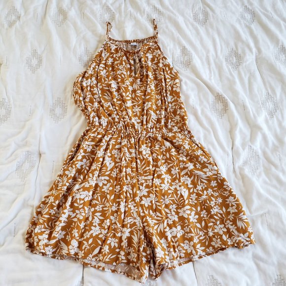 Old Navy Dresses & Skirts - Old Navy Floral Romper Size L